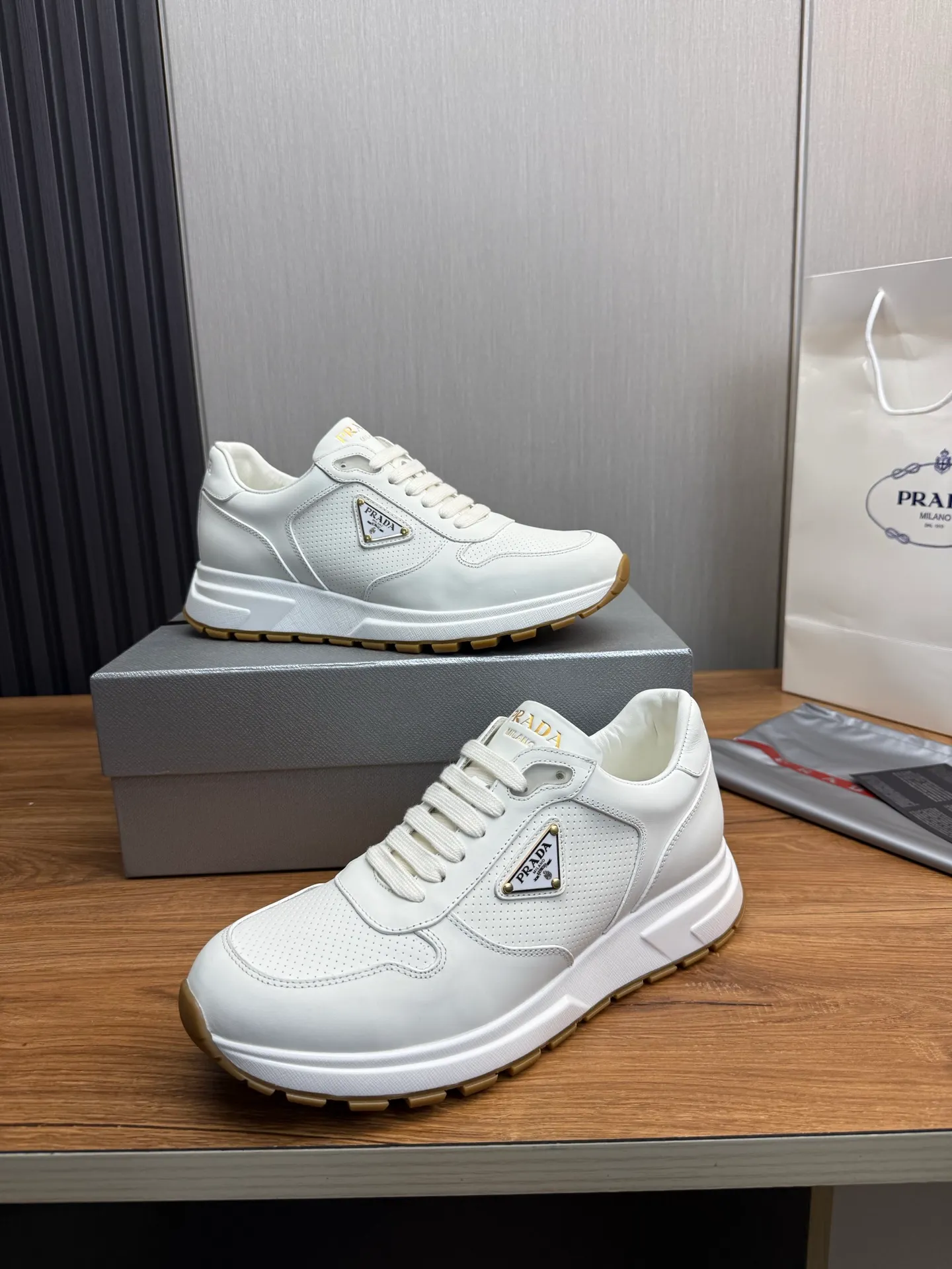 Men's shoes 💰580💰 [PRADA] Men's shoes are popular in the counter, official website is synchronized, 1 high-quality shipment ✔️Original cowhide punching + cowhide lining, 1🆚1 replica, original sole, 38-45 (45 customized, non-refundable)